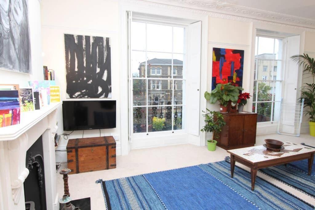 Stunning Arty Apartment In The Heart Of Clifton Bristol Ngoại thất bức ảnh